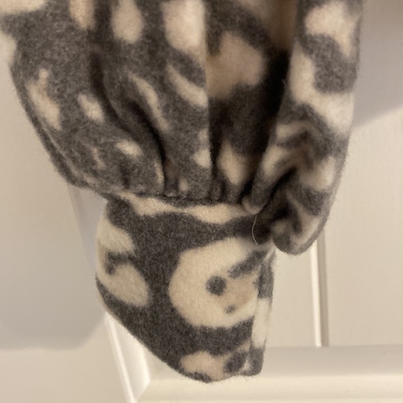 know.one.cares NWT Fleece Gray/Cream Leopard Sweatshirt Sz: Small - Picture 7 of 8